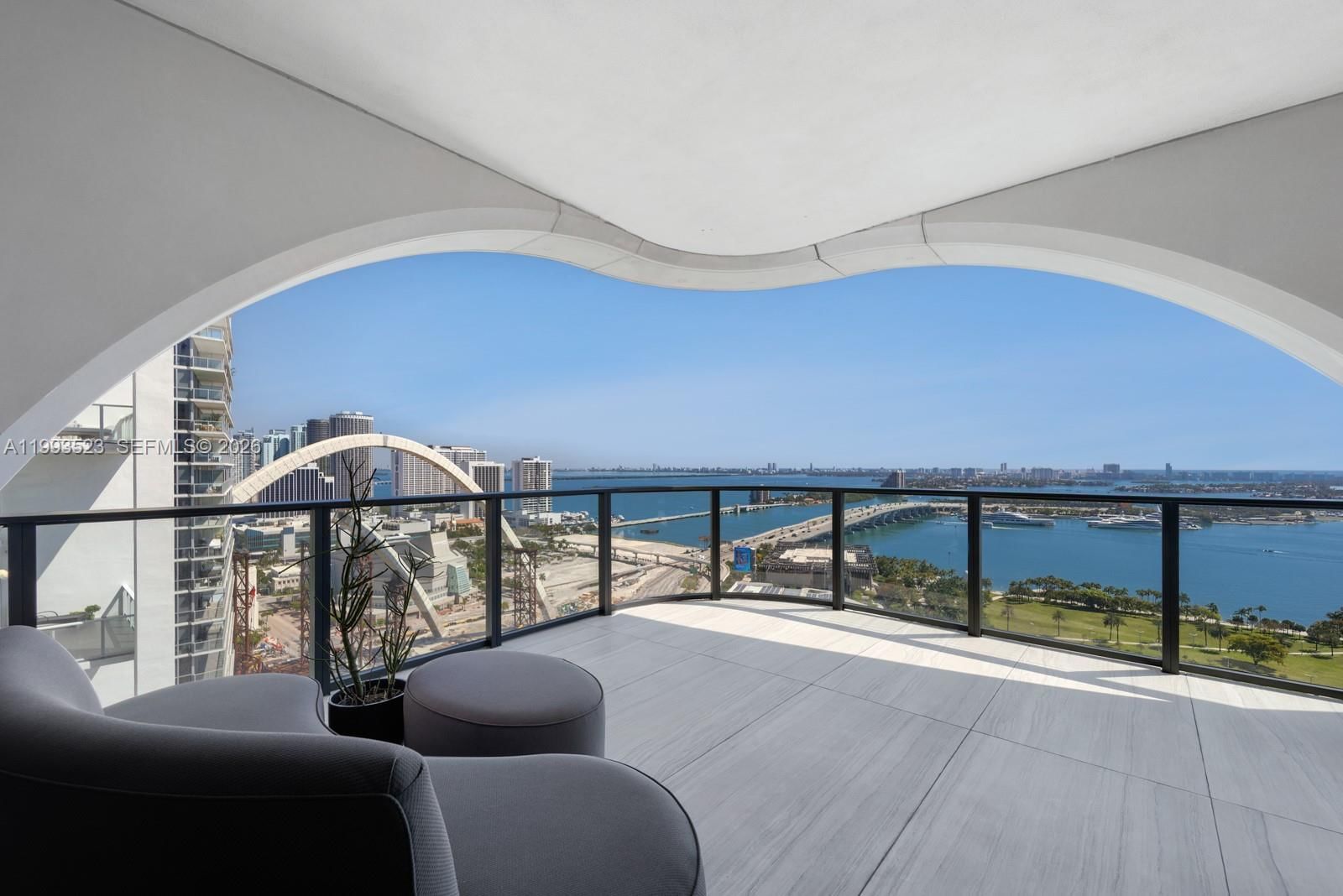 1000 BISCAYNE BLVD, Unit 2702 - 1