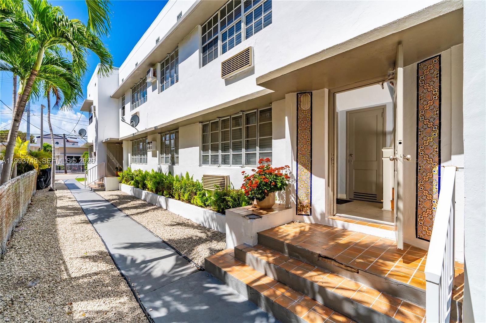 7635 DICKENS AVE, Unit 3 - 1