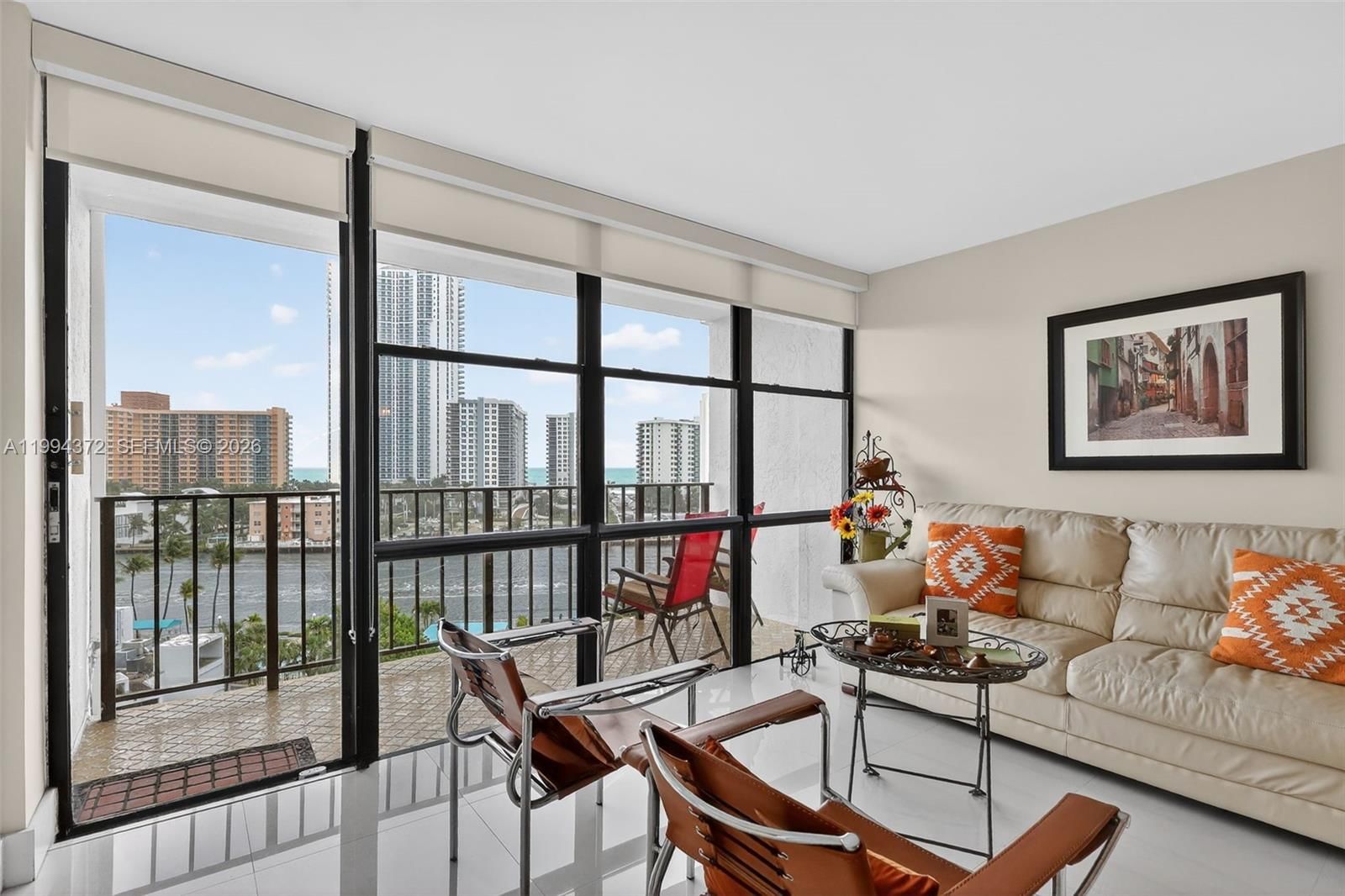 800 PARKVIEW DR, Unit 908 - 1