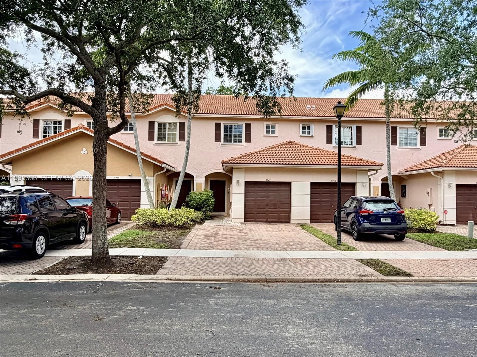 5747 ISLES CIR, Unit 5747 - 1