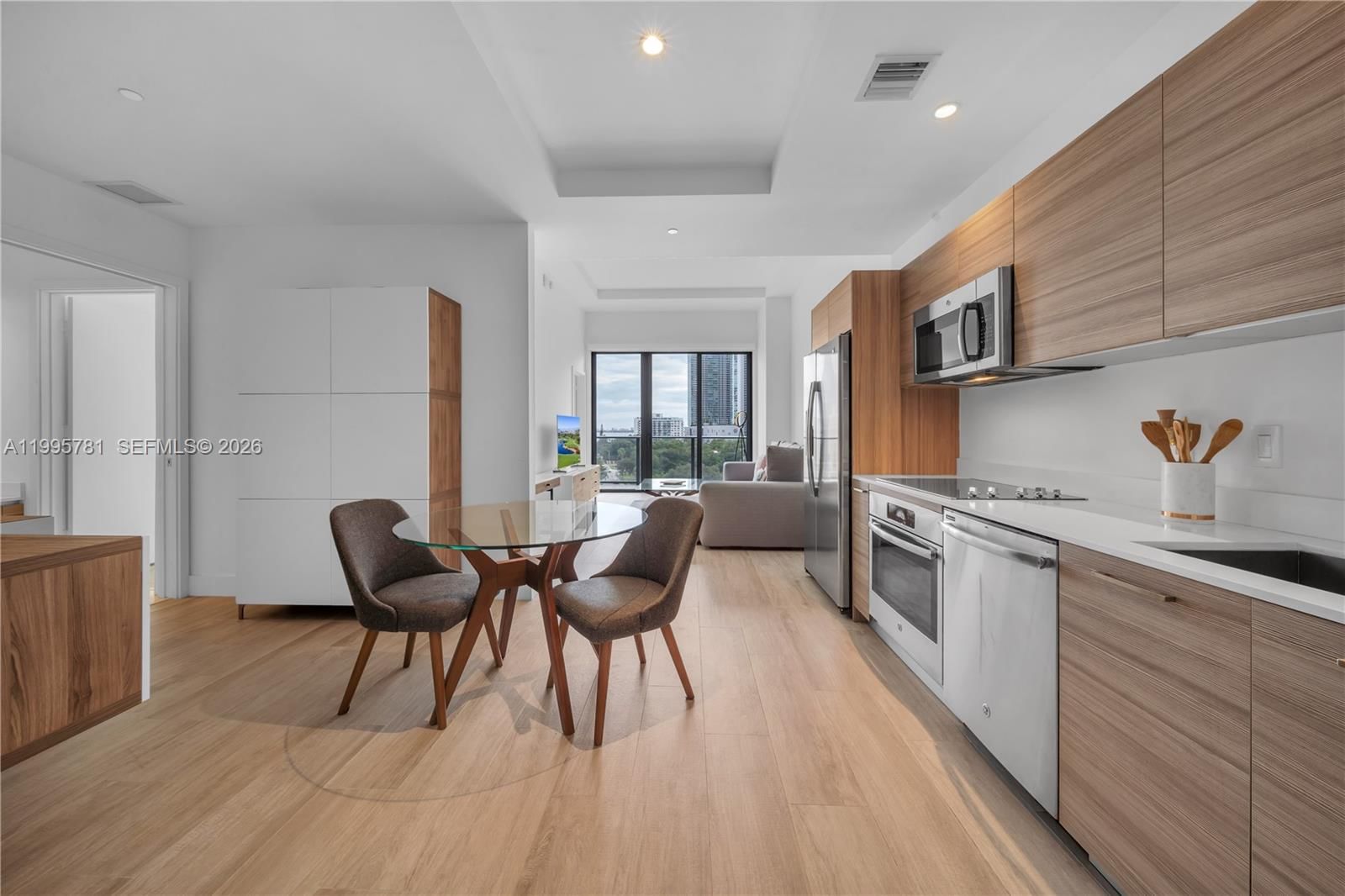 121 NE 34TH ST, Unit L606 - 1