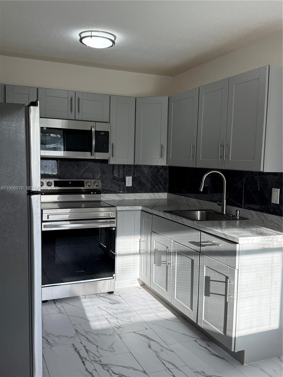 6071 SW 33RD ST, Unit 4 - 1