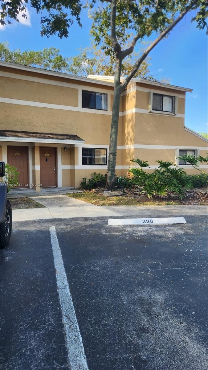 210 PALM CIR E - 1