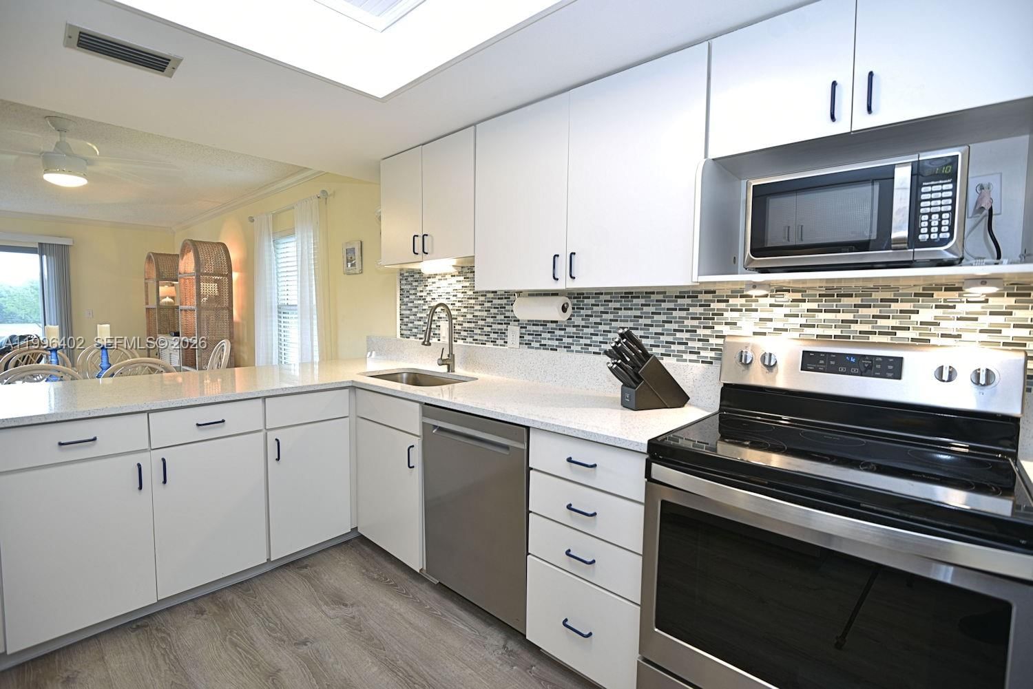 18459 SE Wood Haven Ln, Unit J - 1