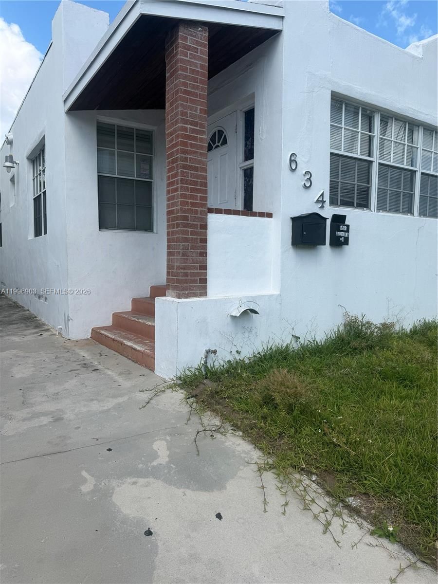 634 SW 10TH AVE - 1