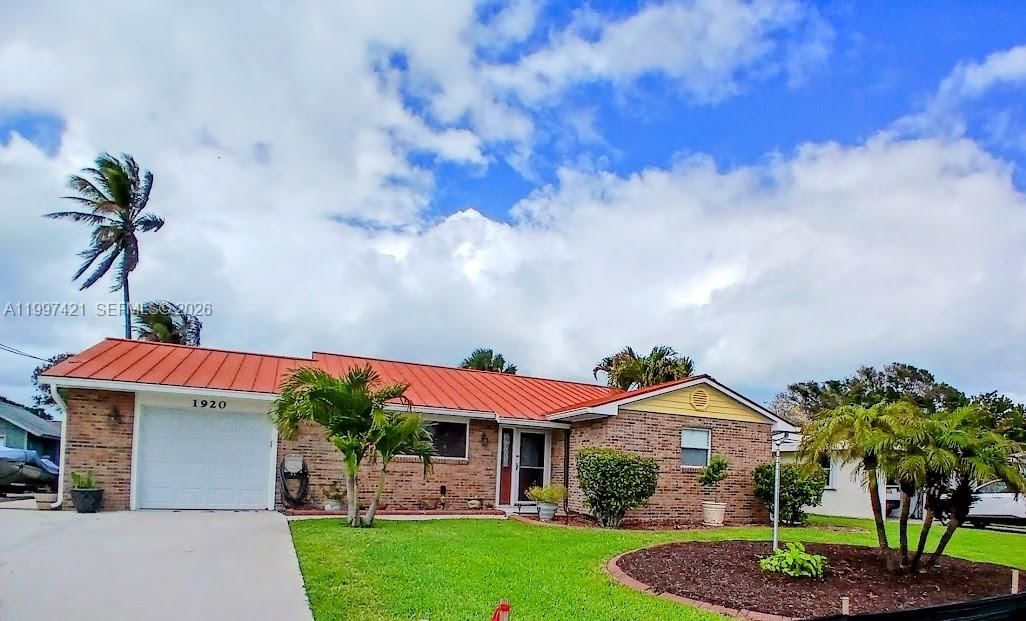 1920 EUCALYPTUS AVE - 1