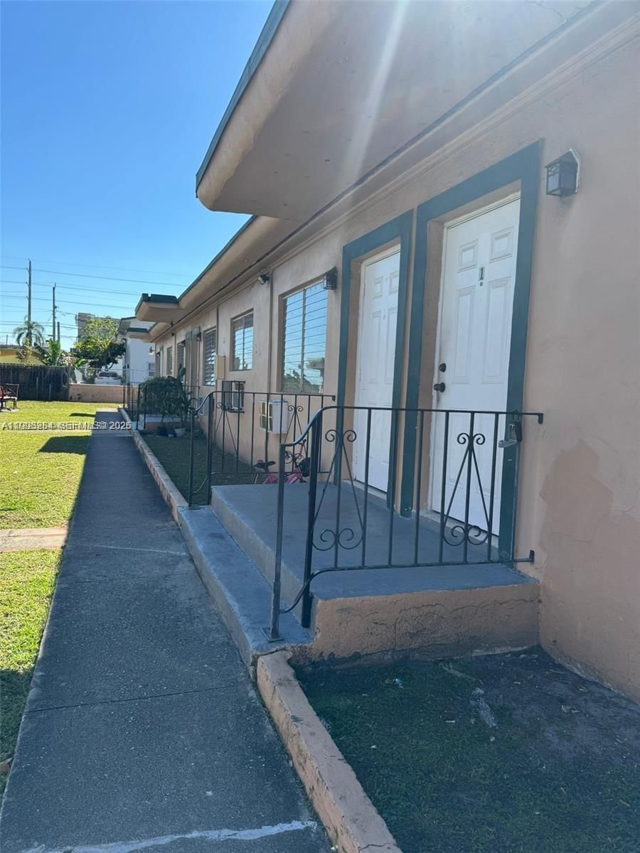 2110 NW 24TH ST, Unit 3 - 1