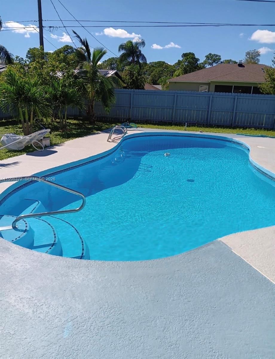 146 BONFIRE AVE NE - 1