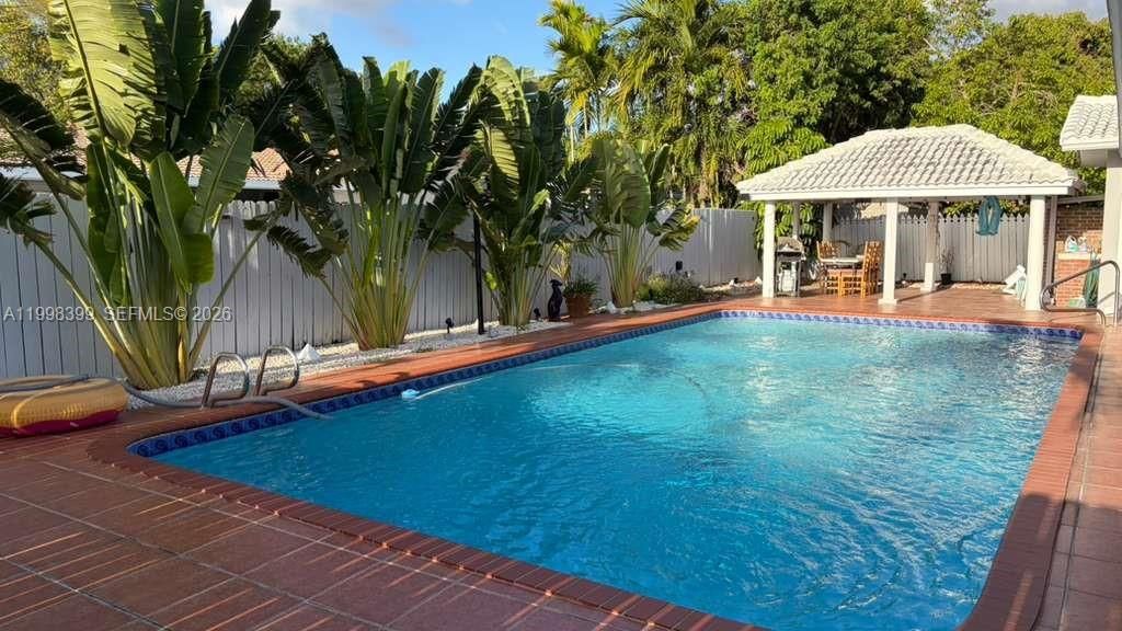 10321 SW 17th St - 1