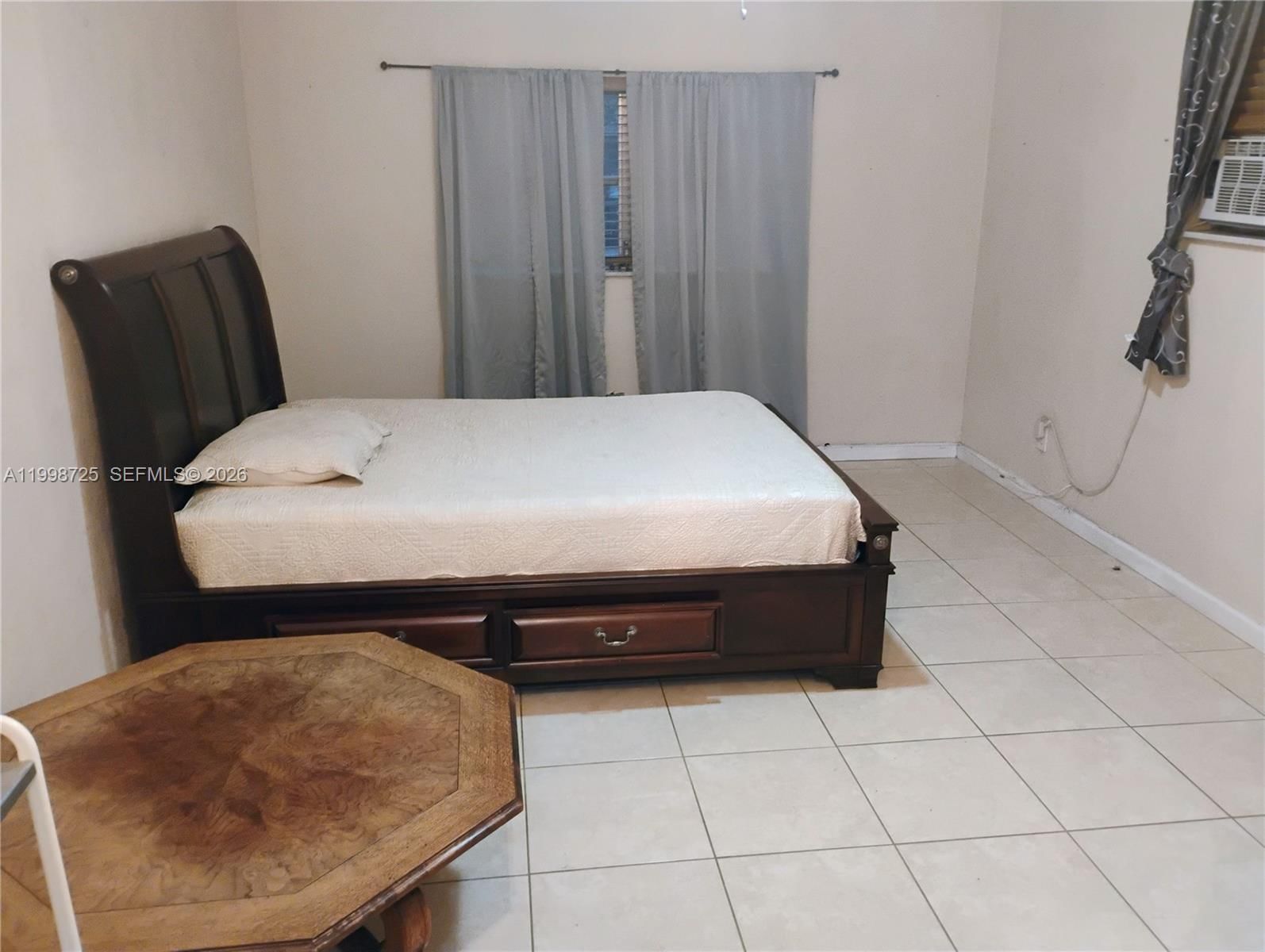 **** THOMAS ST, Unit 1 - 1