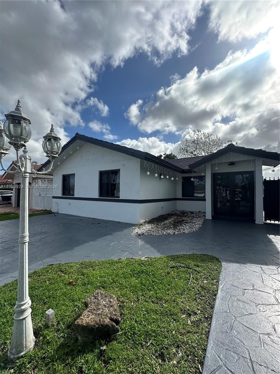 5923 SW 147th Pl - 1