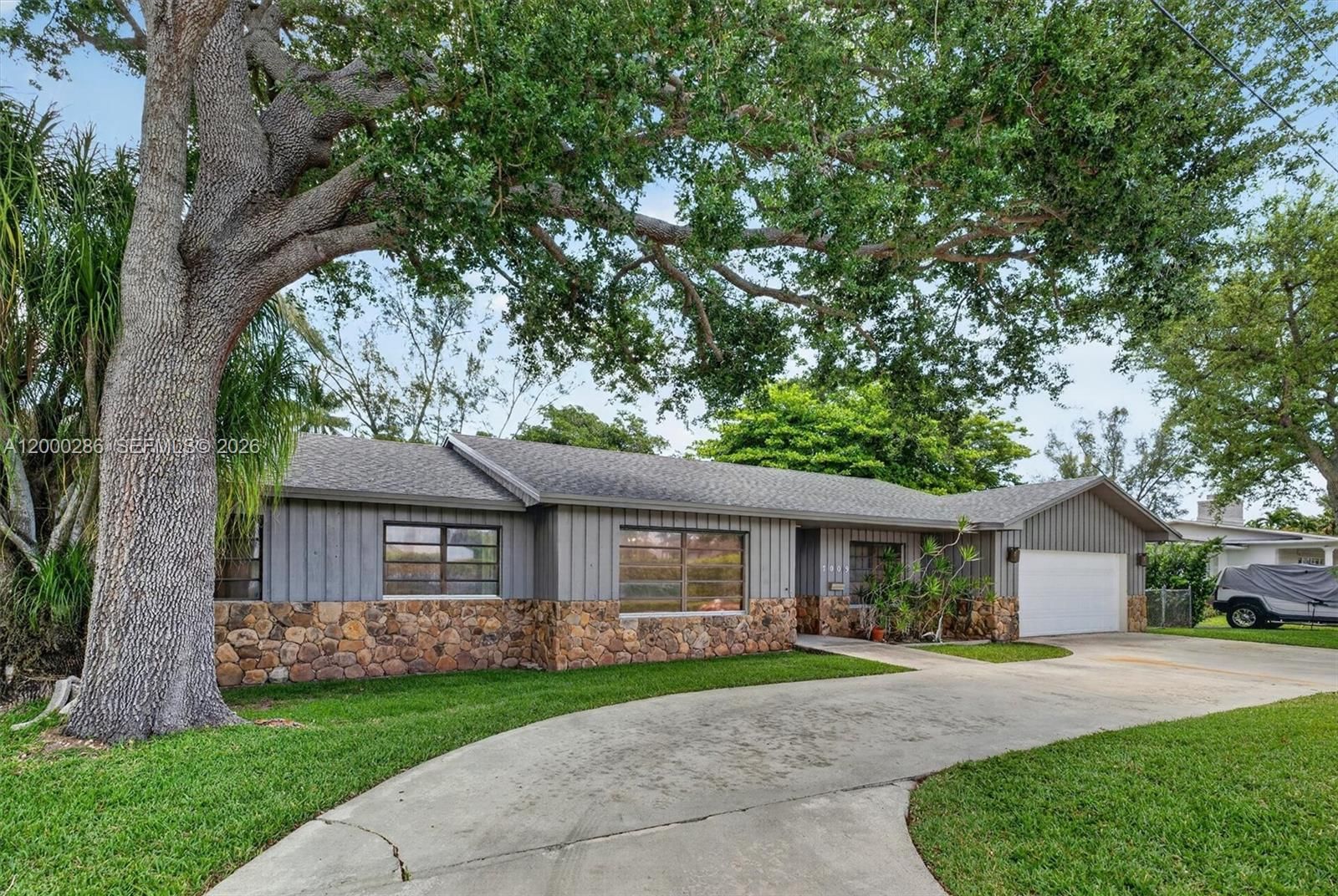 7009 SW 66TH AVE - 1