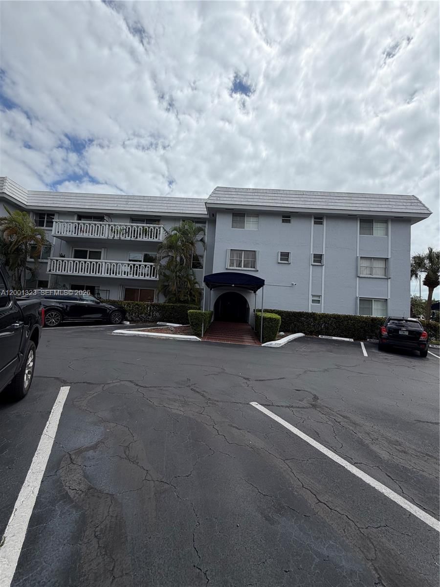 100 Edgewater Dr, Unit 127 - 1