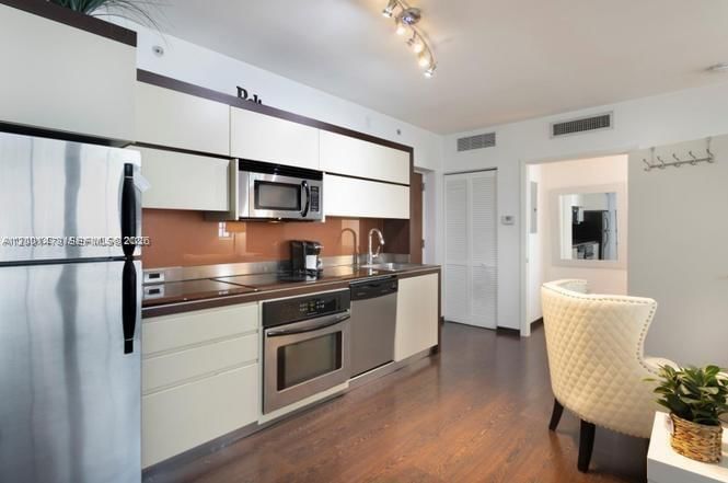 435 21ST ST, Unit 204 - 1