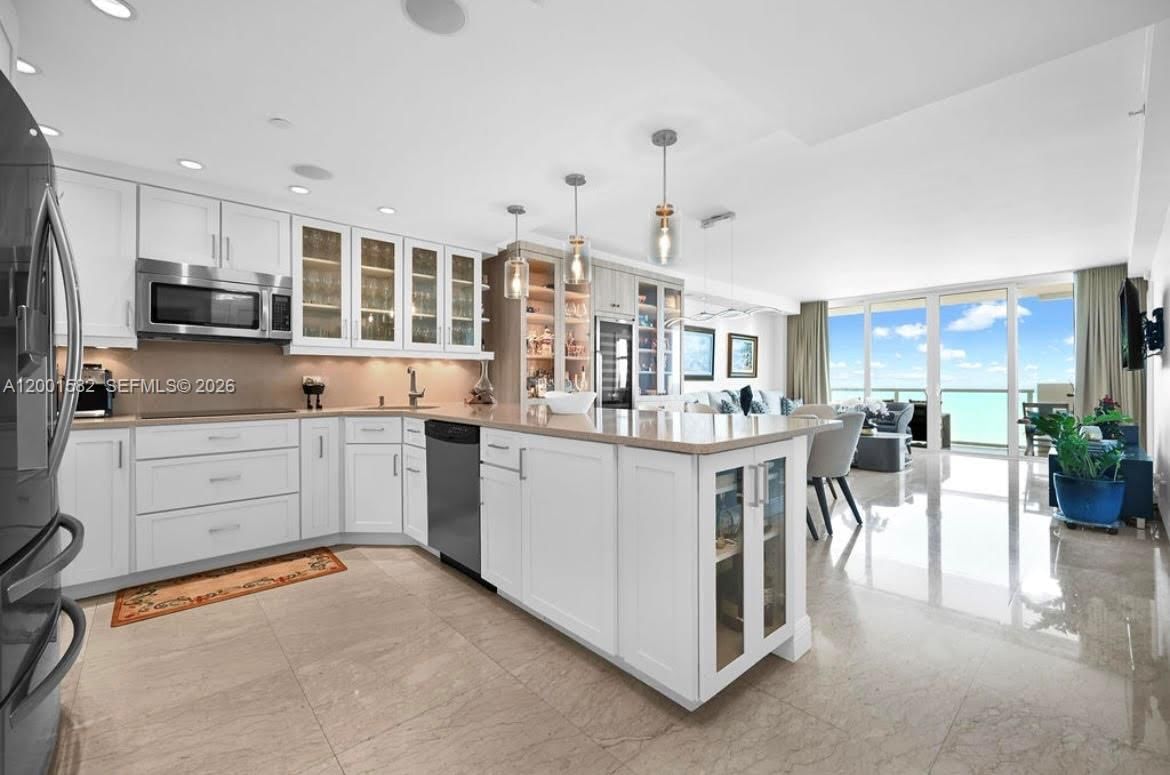 5601 COLLINS AVE, Unit 903 - 1