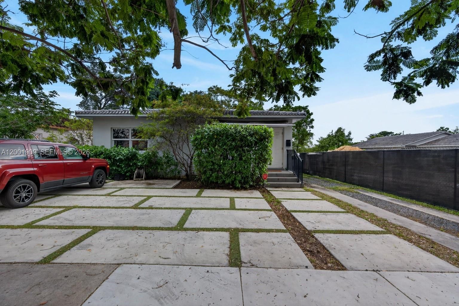 2940 SW 25TH TER - 1