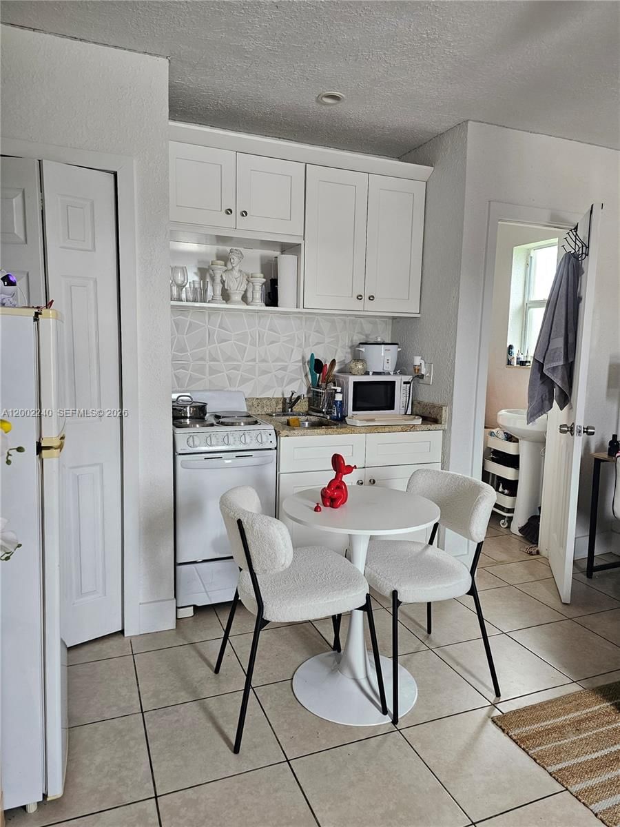 2513 SW 10TH ST, Unit 5 - 1