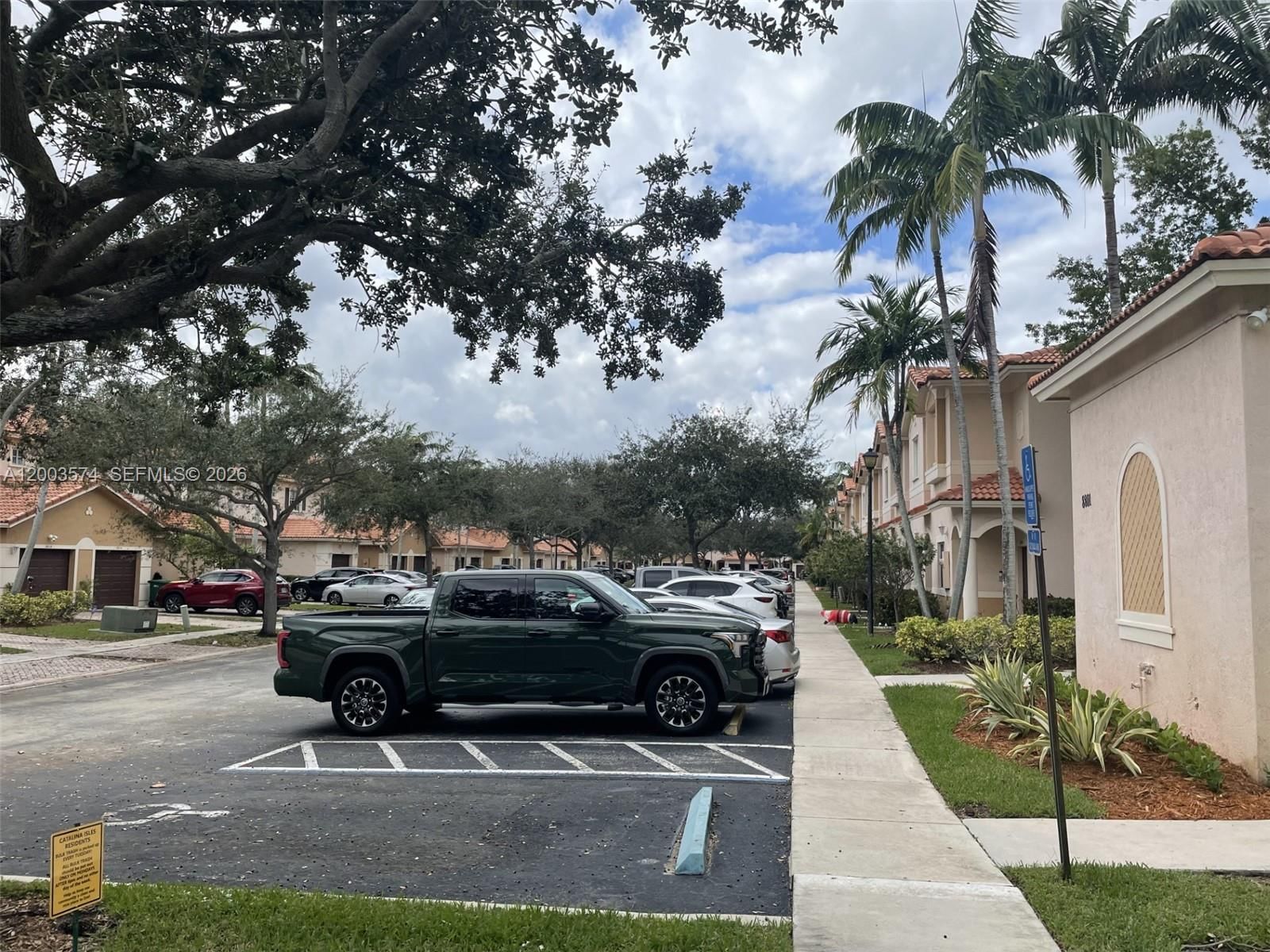 8831 S ISLES CIR - 1