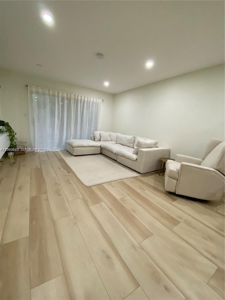 1200 TALLWOOD AVE, Unit 302 - 1