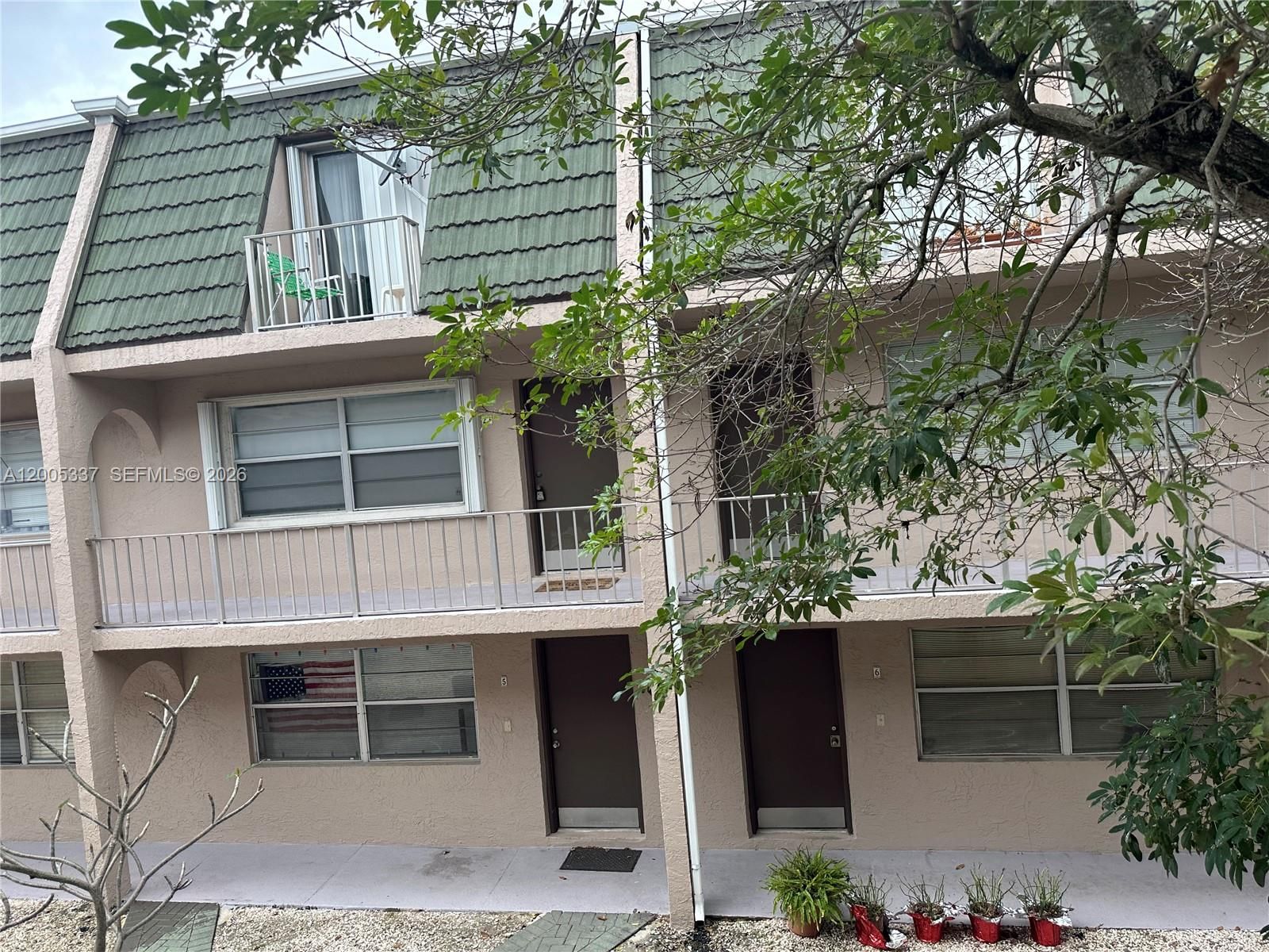 1100 SE 4TH AVE, Unit 32 - 1