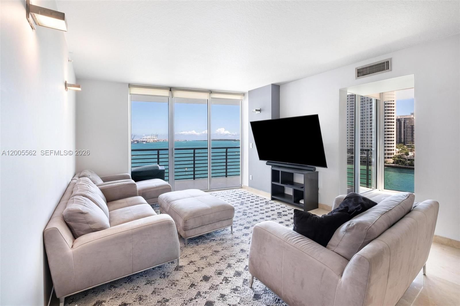 325 S Biscayne Blvd, Unit 823 - 1