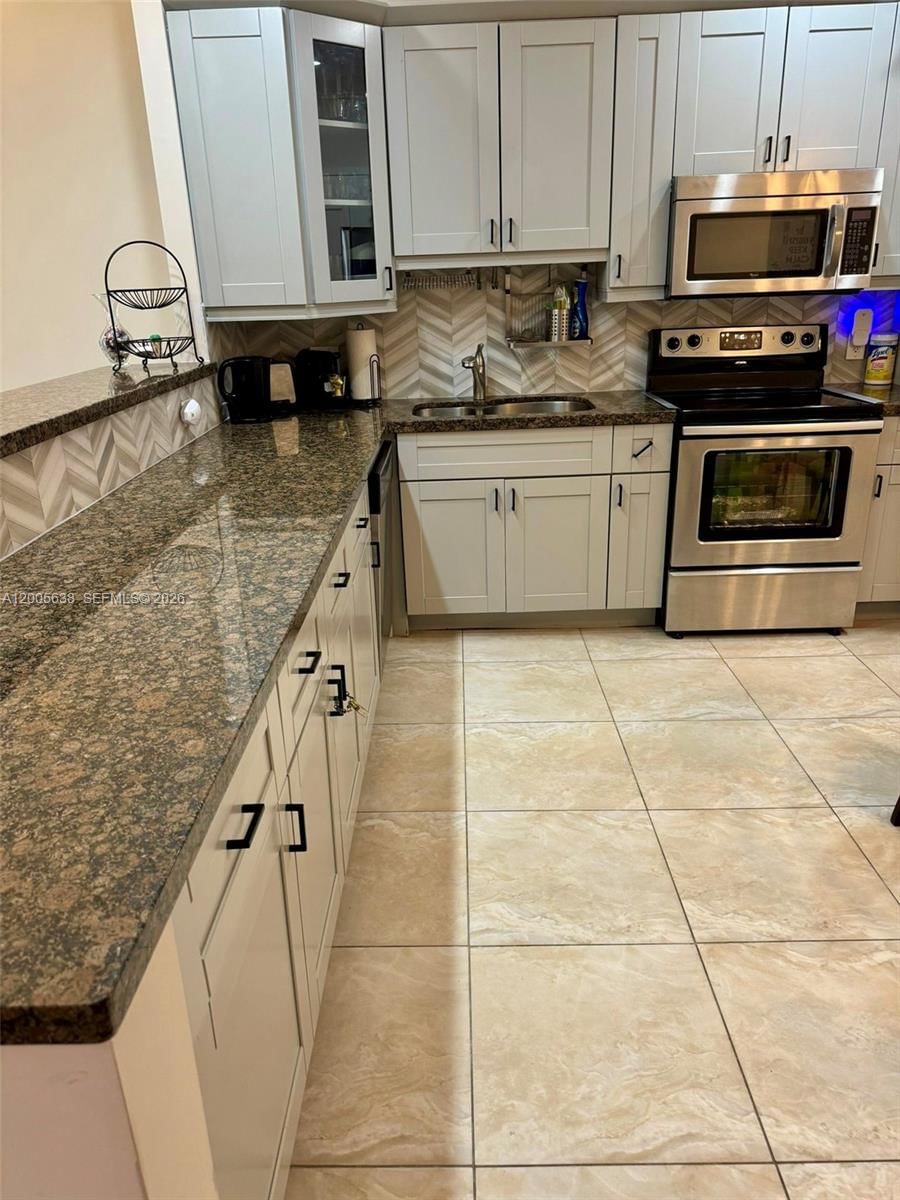 3725 S OCEAN DR, Unit L12 - 1