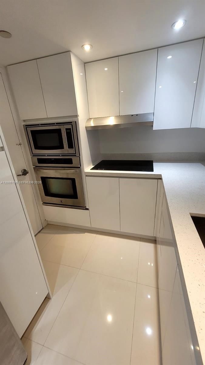 1200 W AVE, Unit PH18 - 1