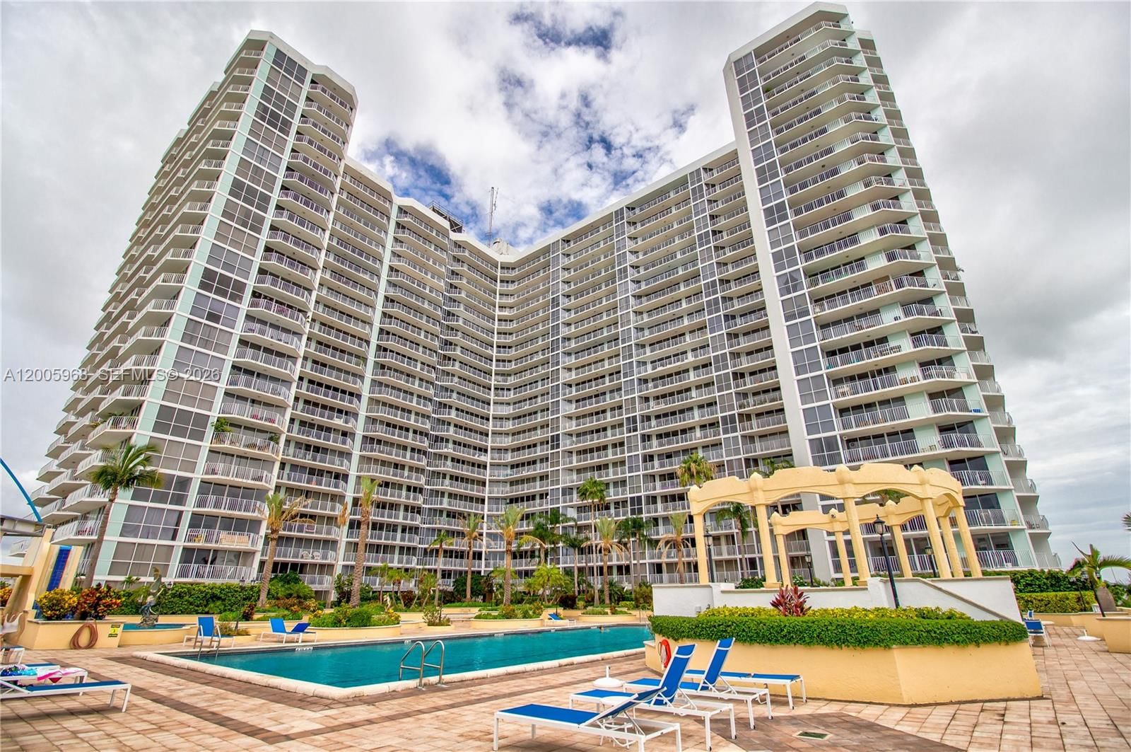 7601 E TREASURE DR, Unit 1621 - 1