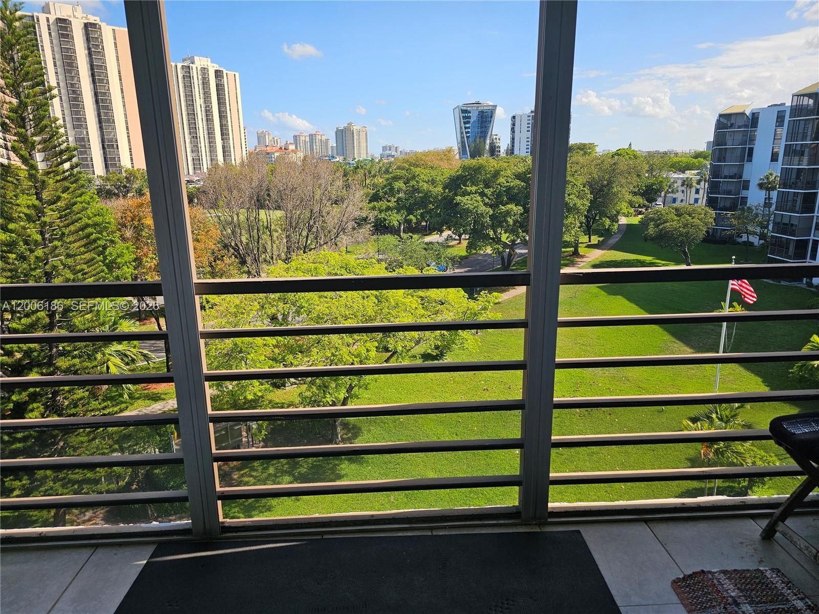 20500 W COUNTRY CLUB DR, Unit 609 - 1