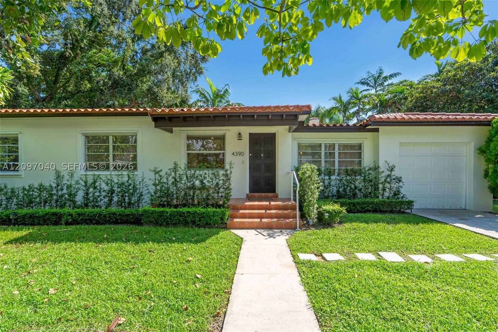 4390 SW 10th St