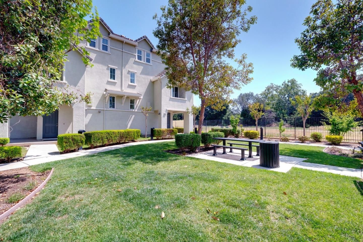 MLS Listing Photo 1