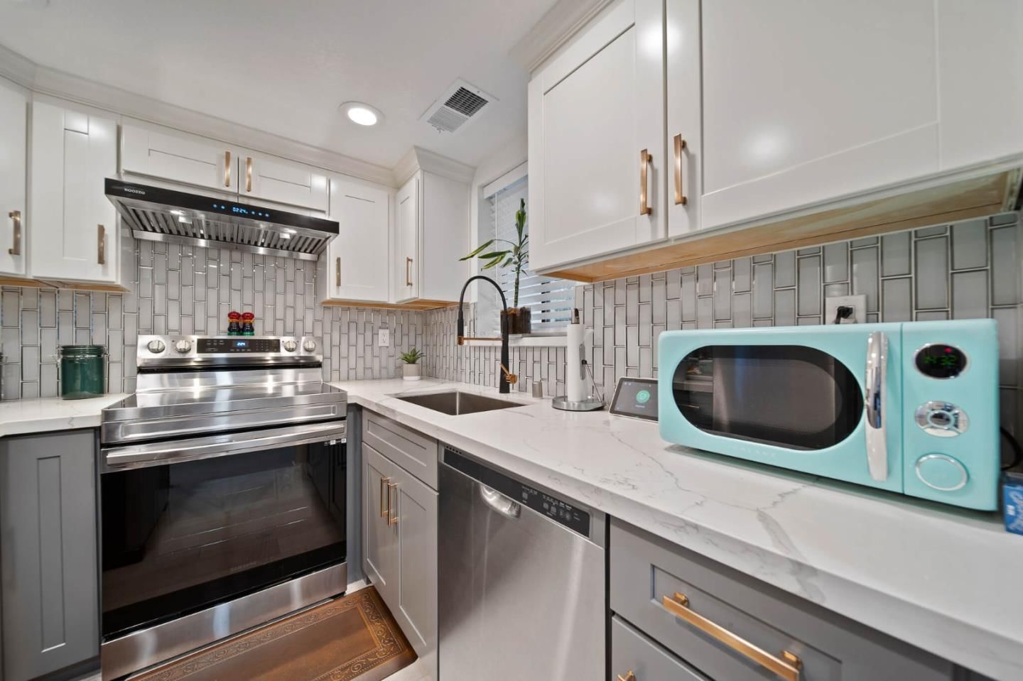 MLS Listing Photo 1
