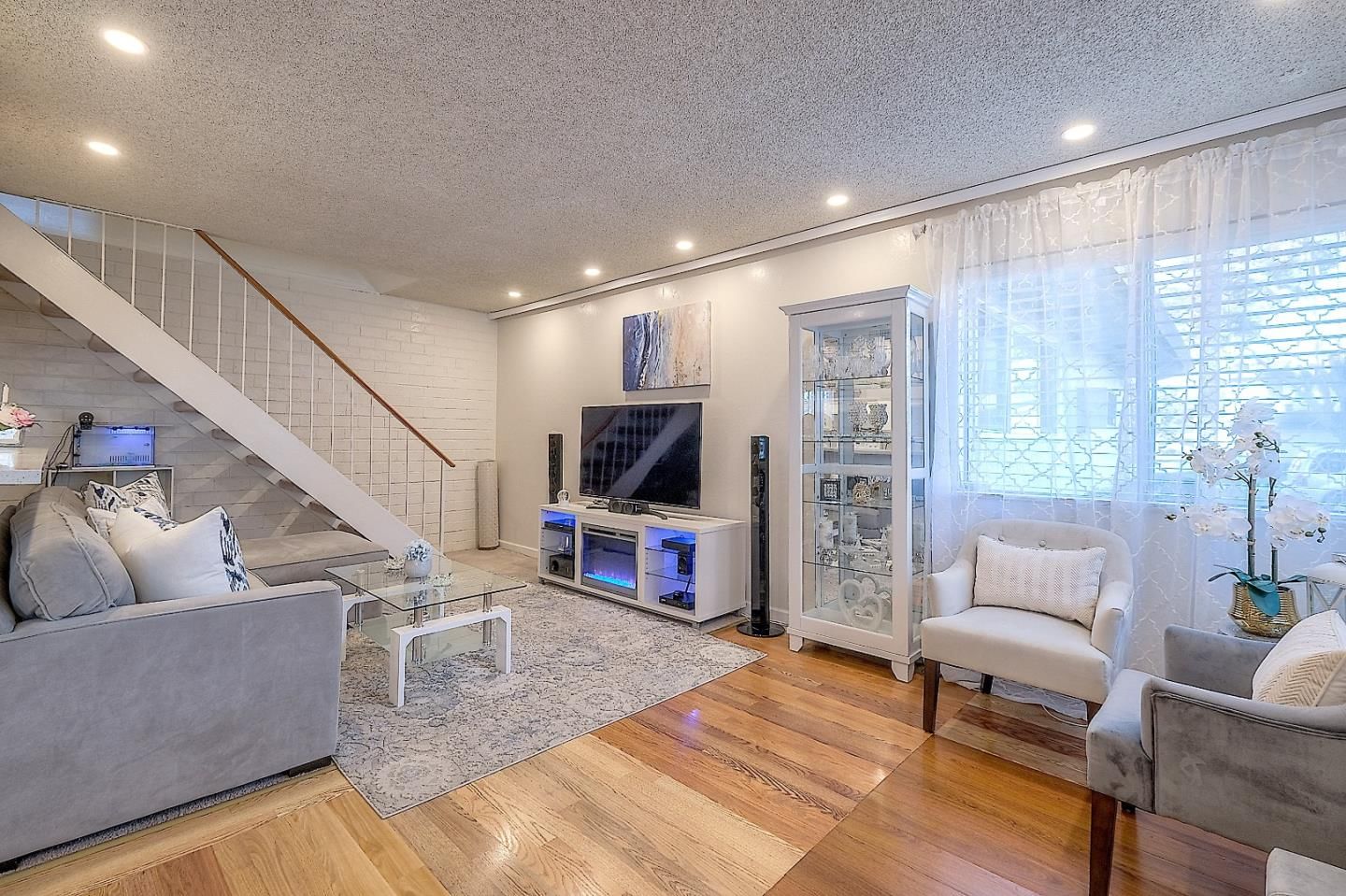 MLS Listing Photo 1