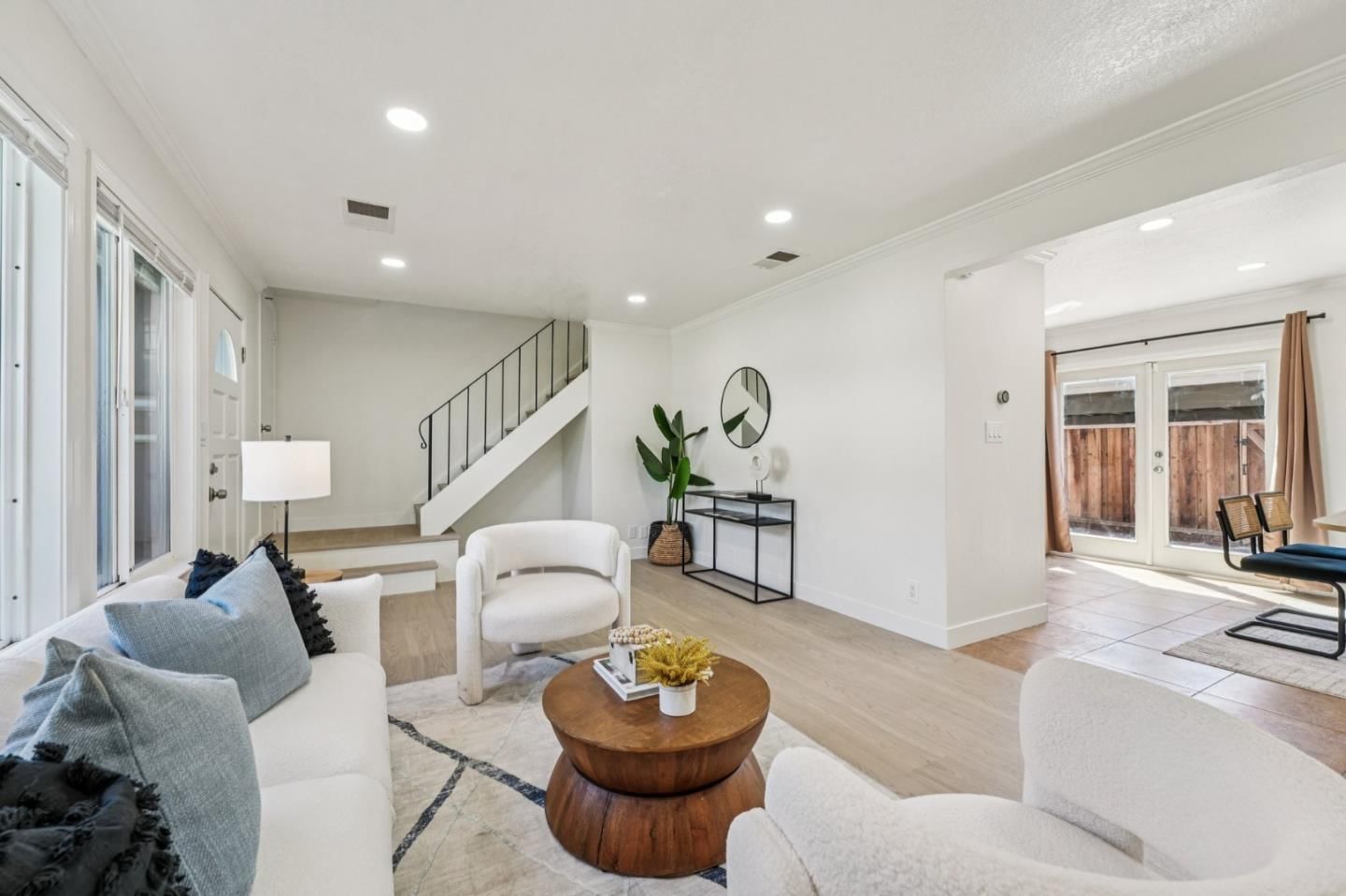 MLS Listing Photo 4
