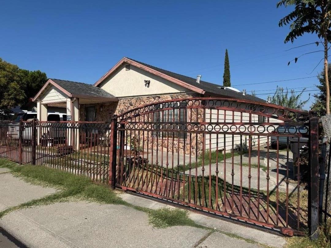 MLS Listing Photo 3