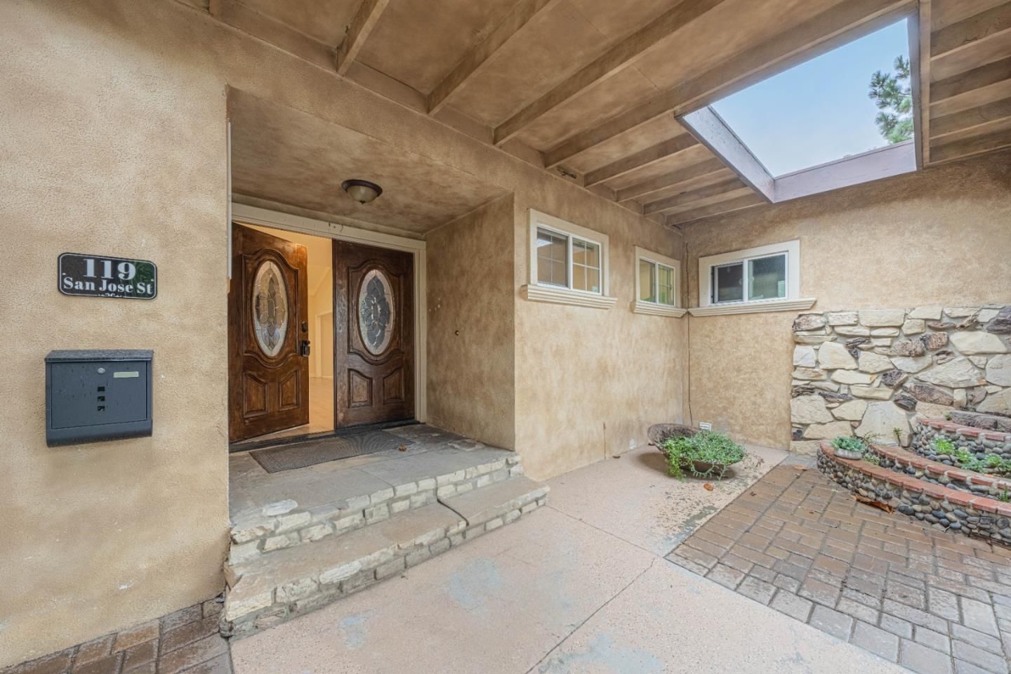 MLS Listing Photo 3