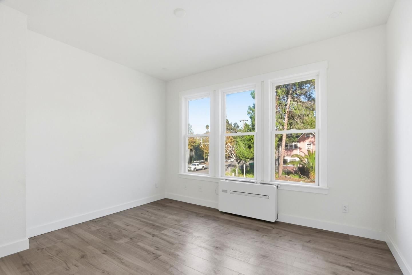 MLS Listing Photo 4