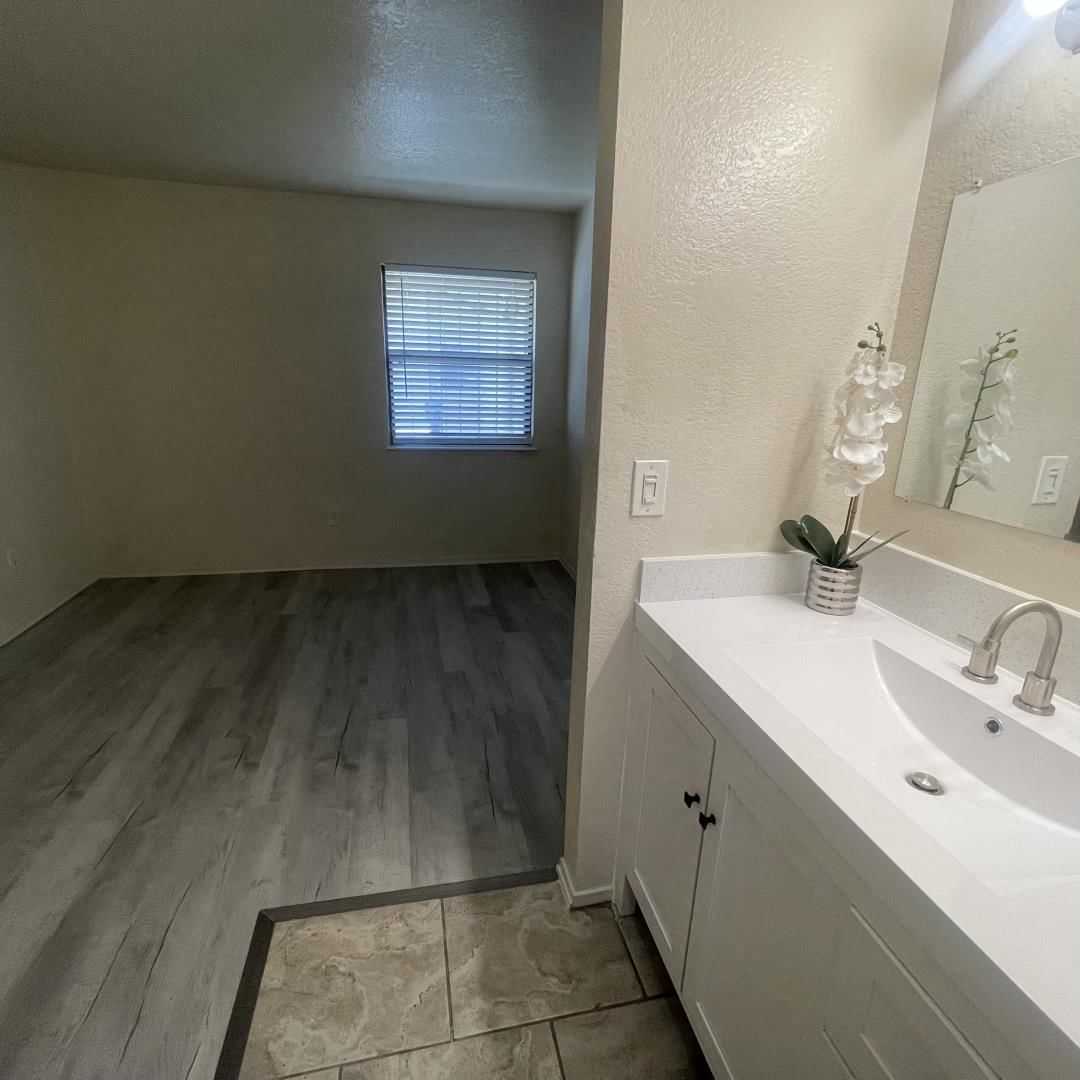 MLS Listing Photo 4