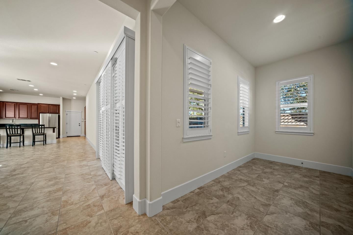 MLS Listing Photo 4