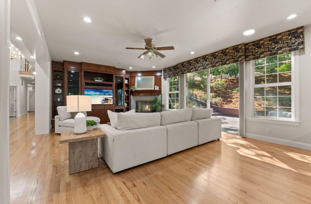MLS Listing Photo 3