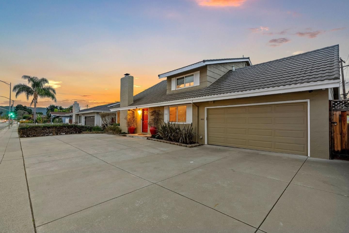 MLS Listing Photo 2