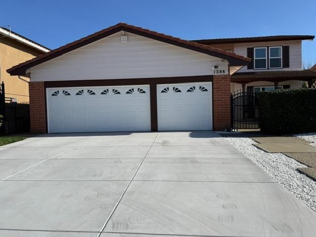 MLS Listing Photo 2