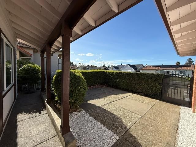MLS Listing Photo 4