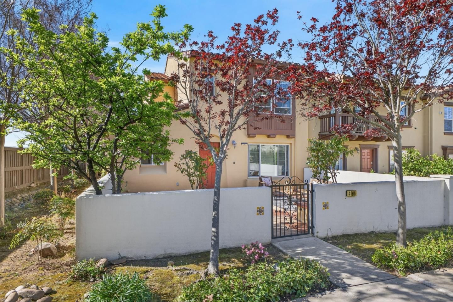 MLS Listing Photo 4