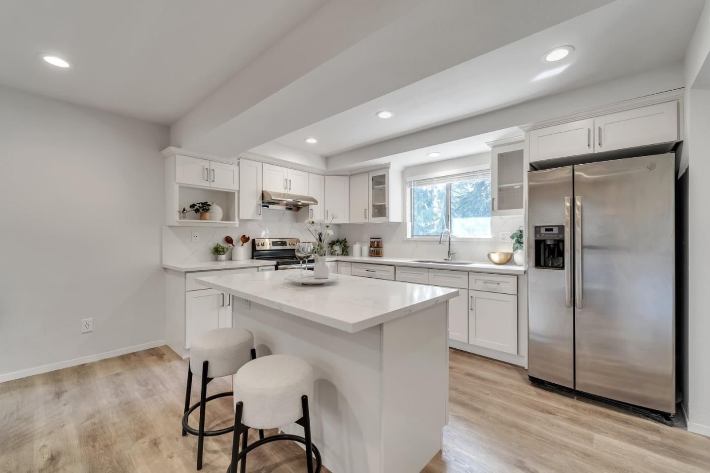 MLS Listing Photo 4