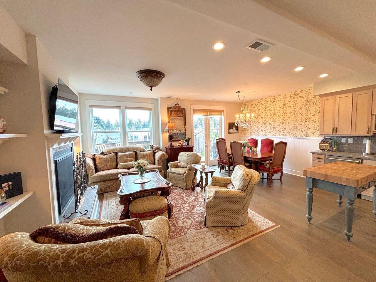 MLS Listing Photo 4
