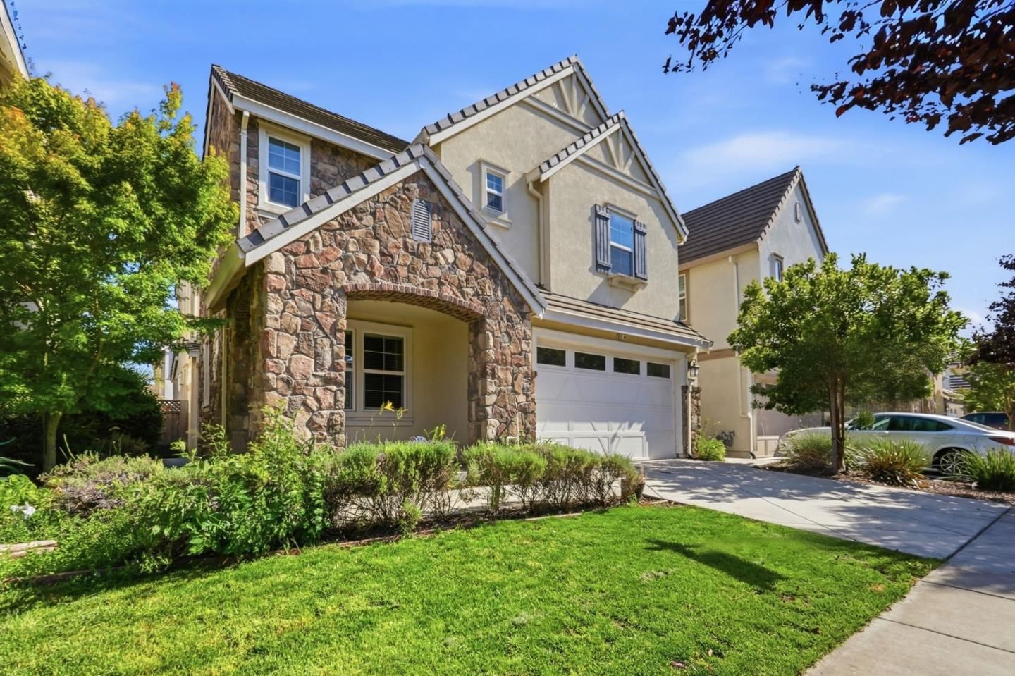 MLS Listing Photo 2