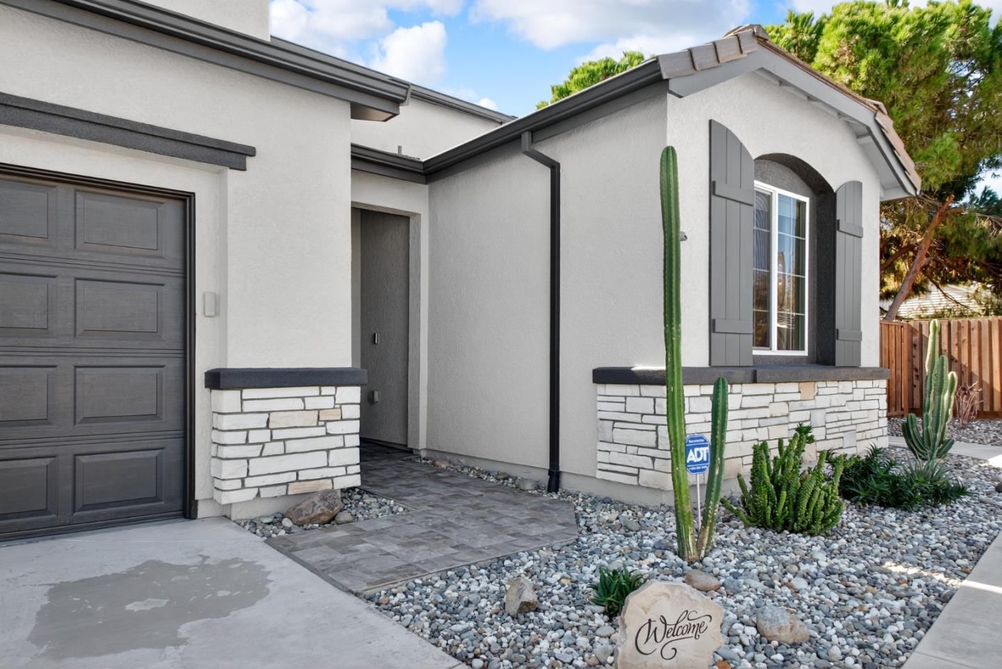 MLS Listing Photo 4