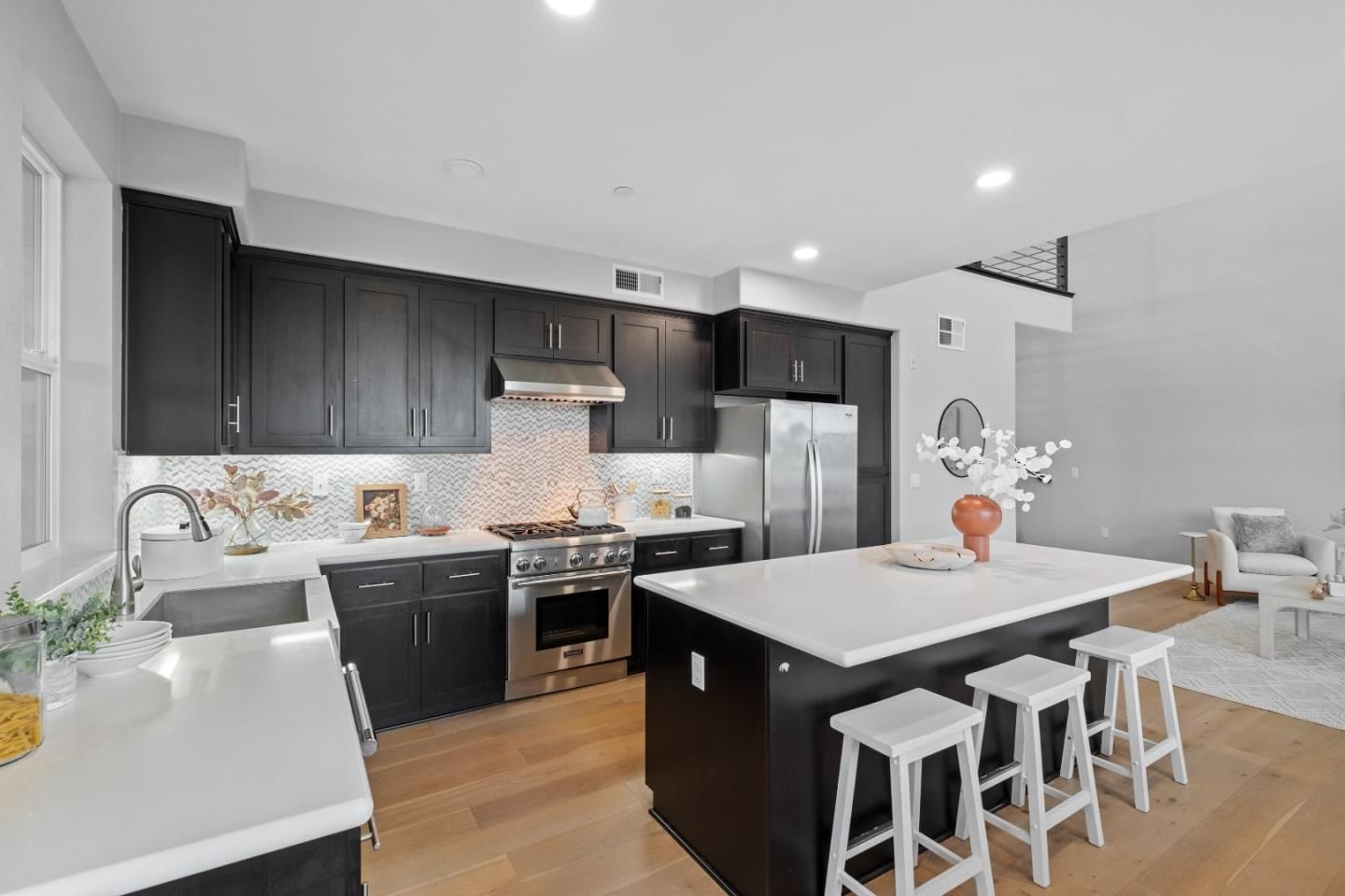 MLS Listing Photo 4