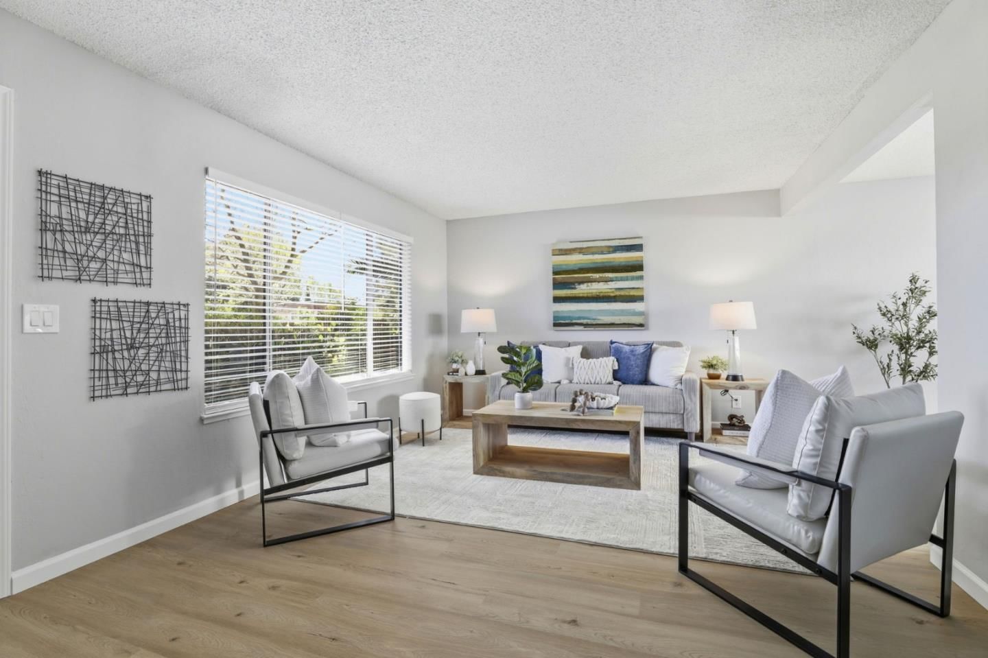 MLS Listing Photo 4